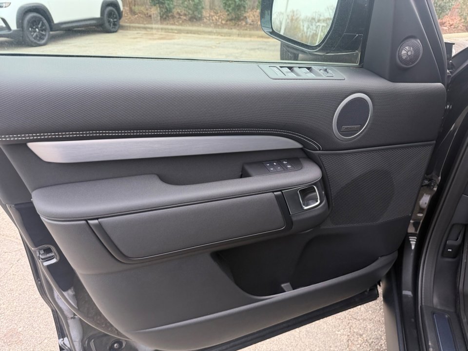 New 2026 Land Rover Discovery Limited Edition AWD/4WD image 31