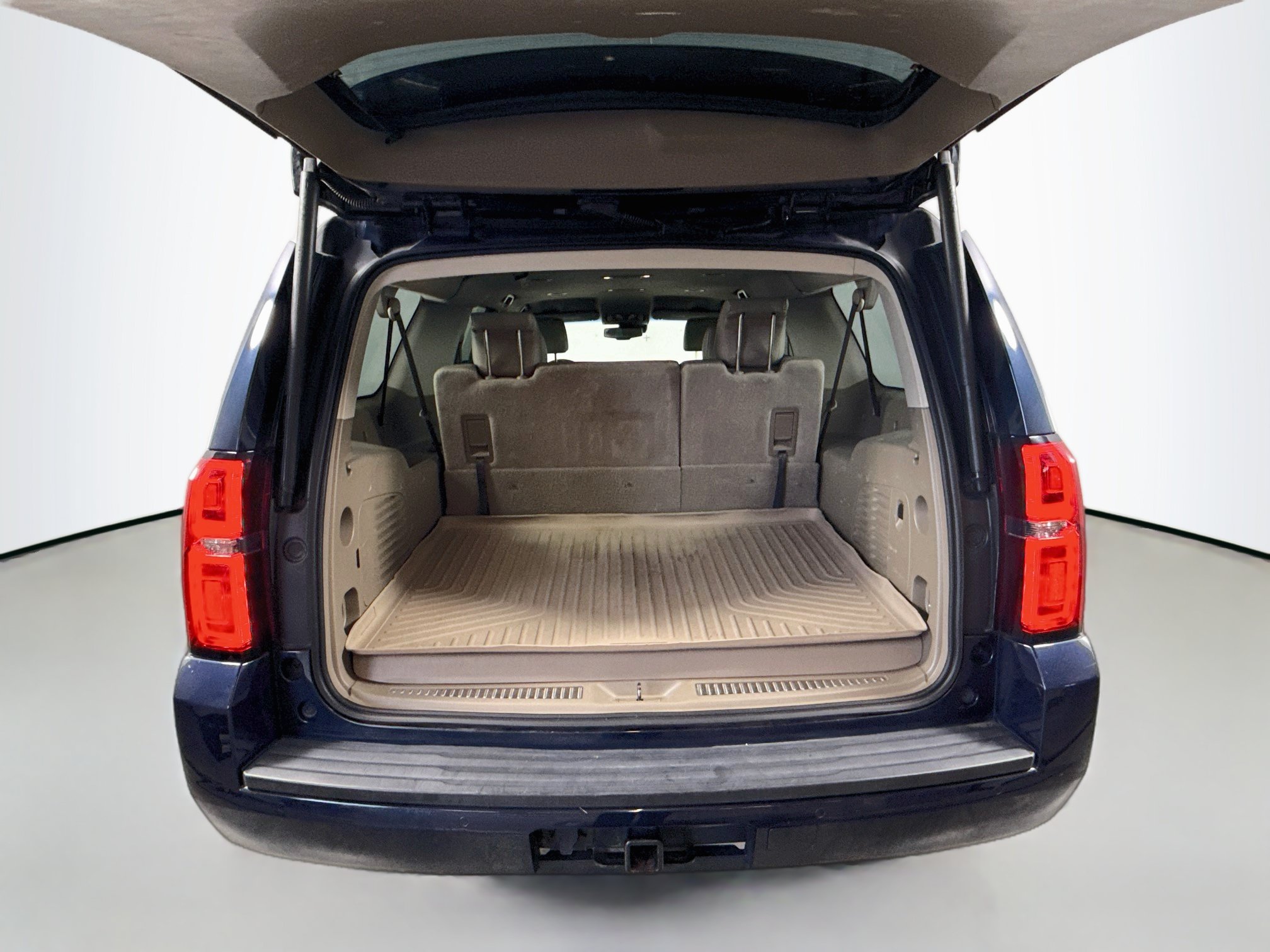 Used 2017 Chevrolet Suburban LT RWD image 24