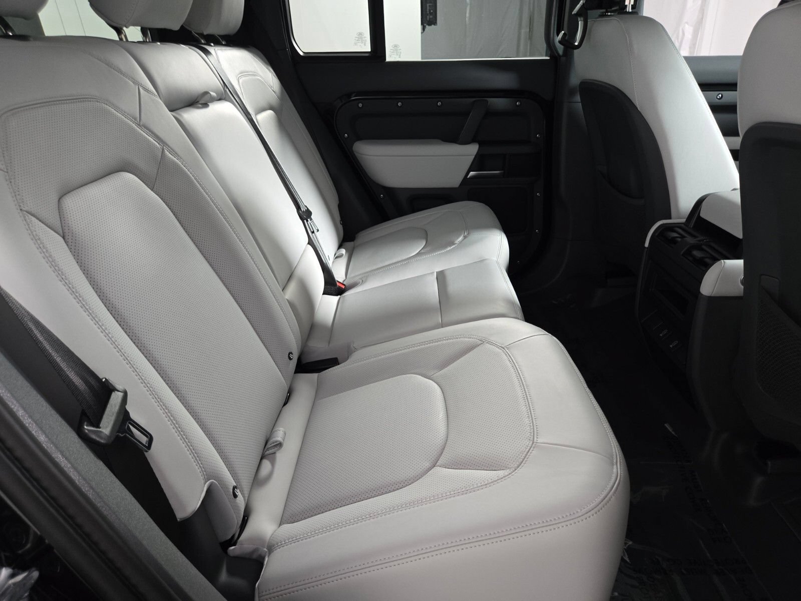 New 2026 Land Rover Defender 110 X-Dynamic SE AWD/4WD image 18