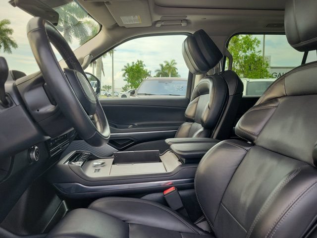 Certified 2025 Lincoln Navigator Reserve AWD/4WD image 28