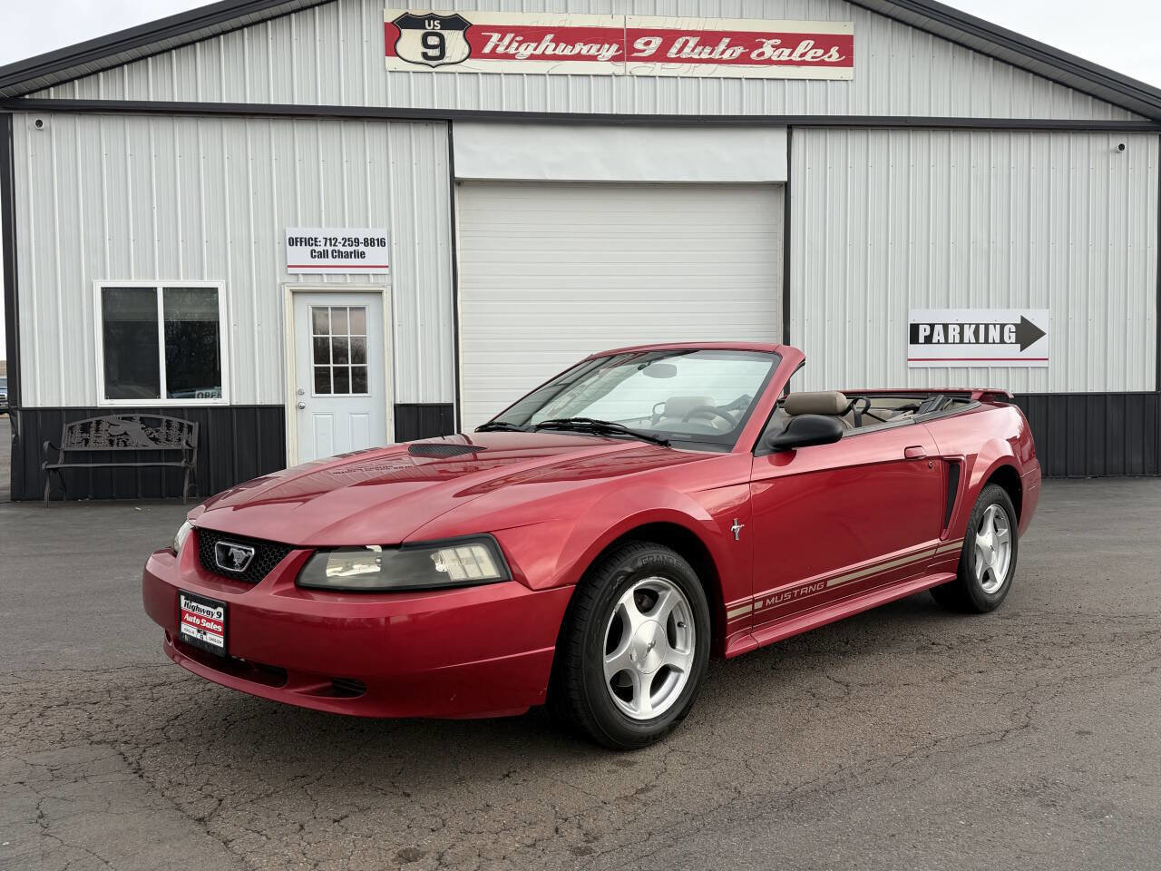 Used 2001 Ford Mustang Convertible image 1