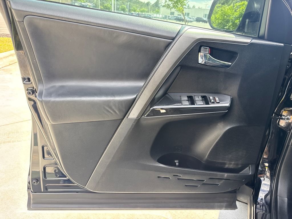Used 2016 Toyota RAV4 SE FWD image 14