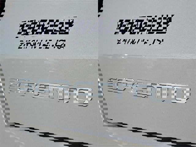 Used 2025 Kia Sorento S image 12