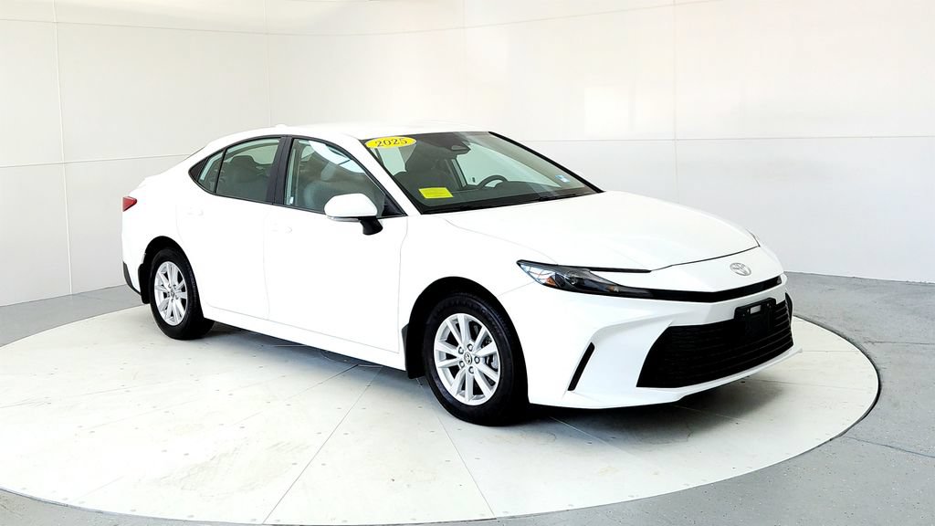 Used 2025 Toyota Camry LE AWD/4WD image 7