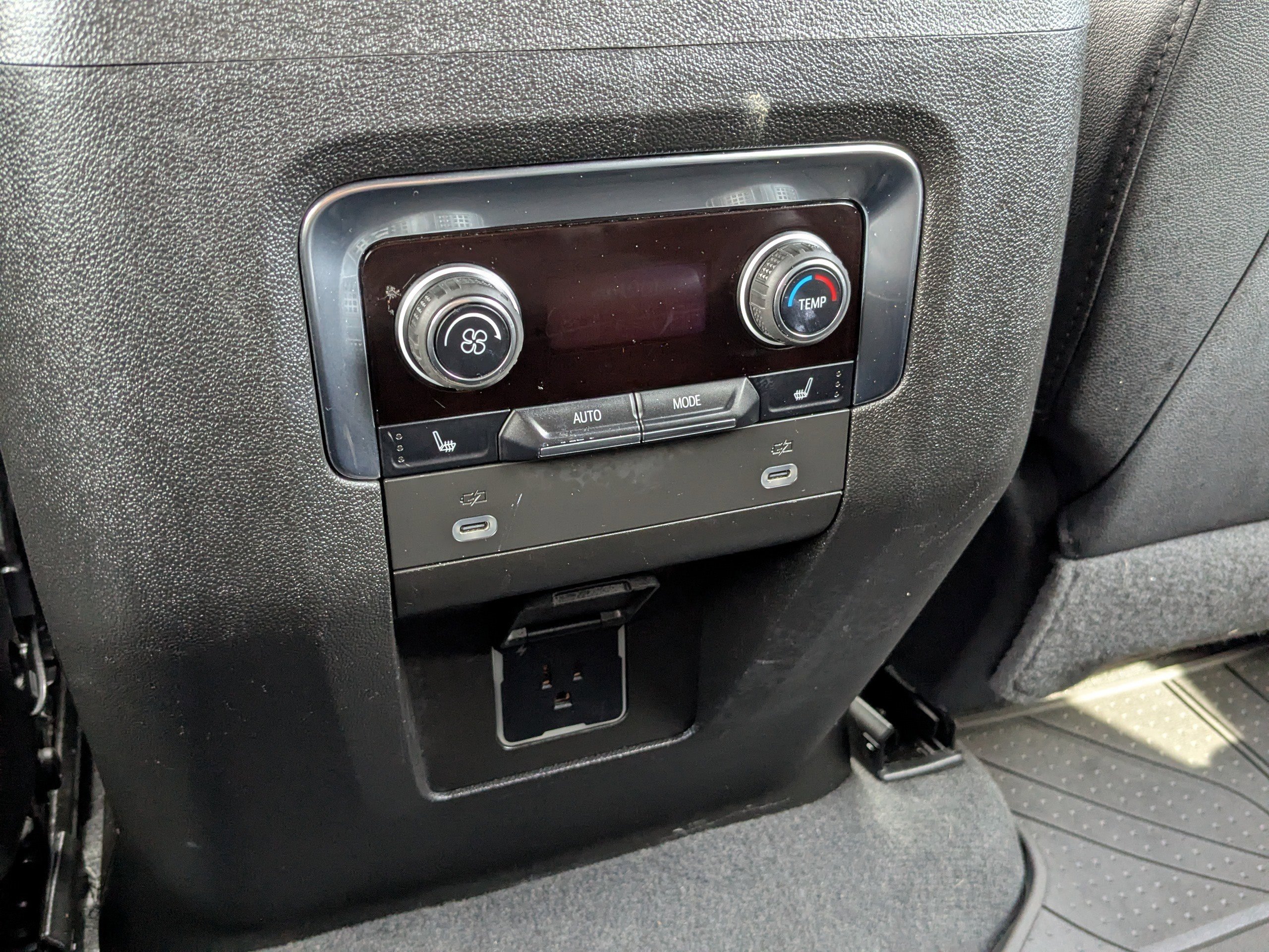 Used 2022 Chevrolet Tahoe LT w/ Luxury Package image 16