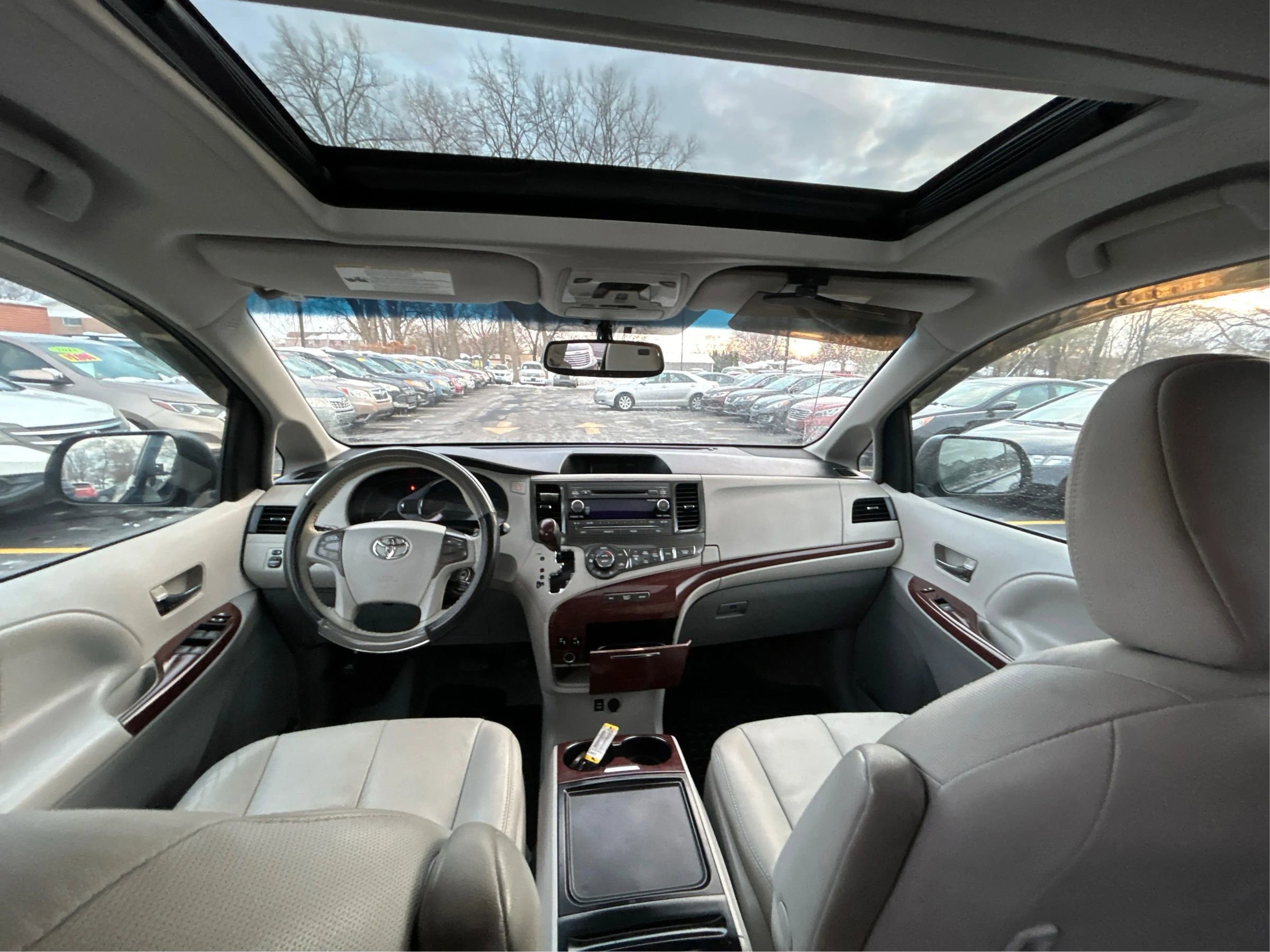 Used 2012 Toyota Sienna XLE image 26