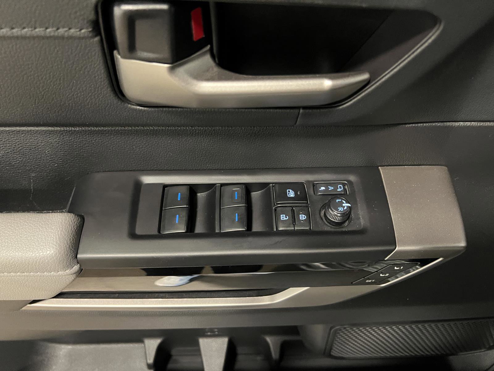 Used 2024 Toyota Tundra Limited AWD/4WD image 26