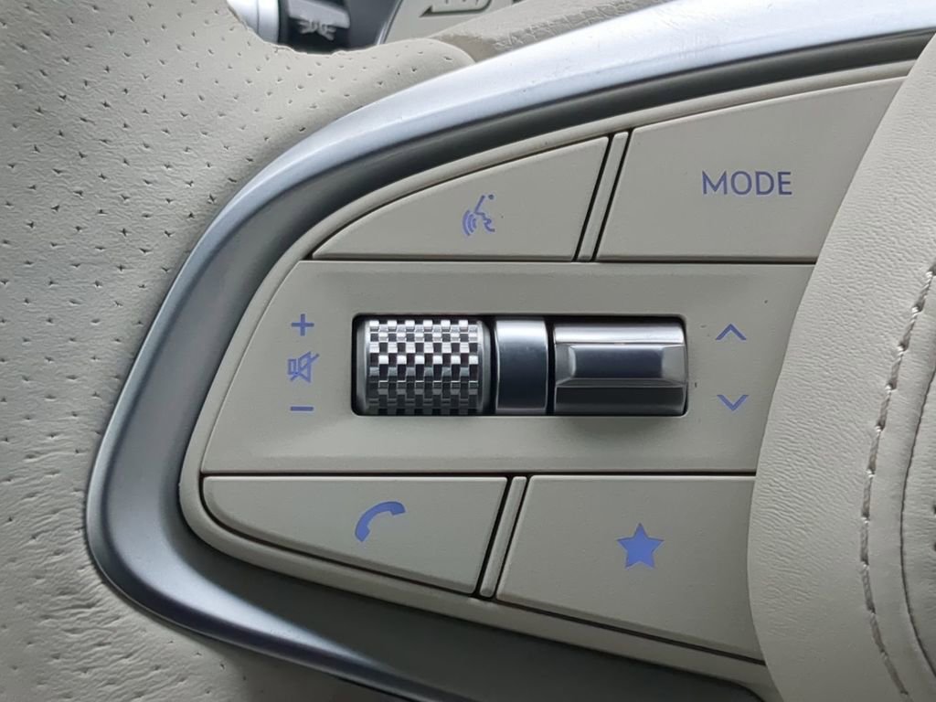 Used 2025 Genesis Electrified GV70 Advanced w/ Prestige Package image 25