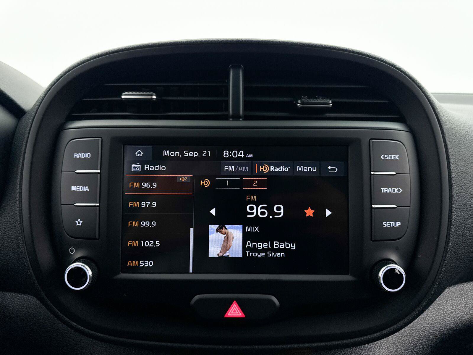 Used 2025 Kia Soul LX w/ LX Technology Package FWD image 4