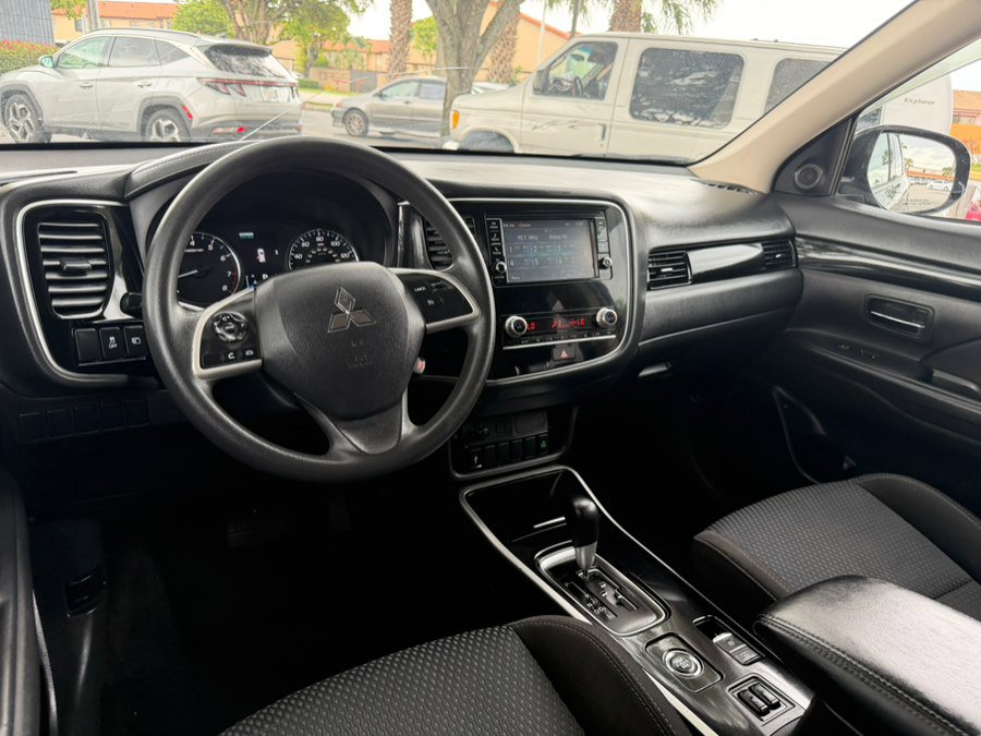 Used 2020 Mitsubishi Outlander SE AWD/4WD image 27