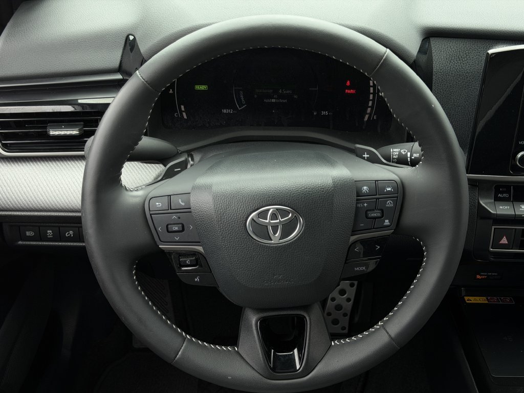 Used 2025 Toyota Camry SE FWD image 14