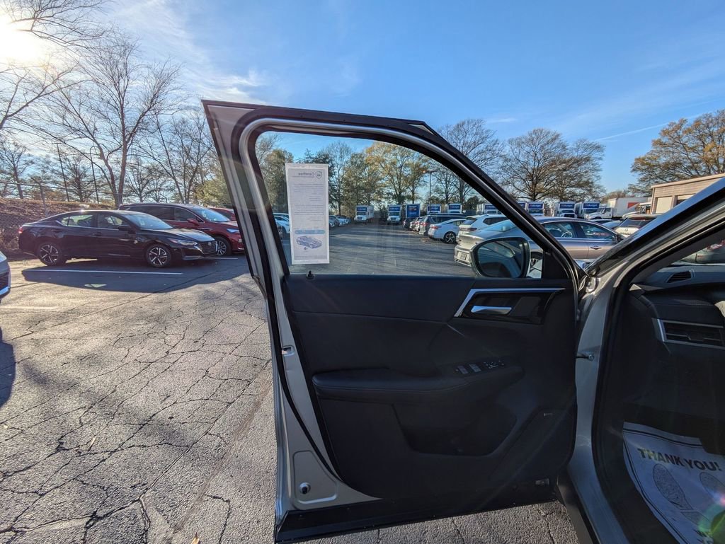 Used 2025 Mitsubishi Outlander SE image 11