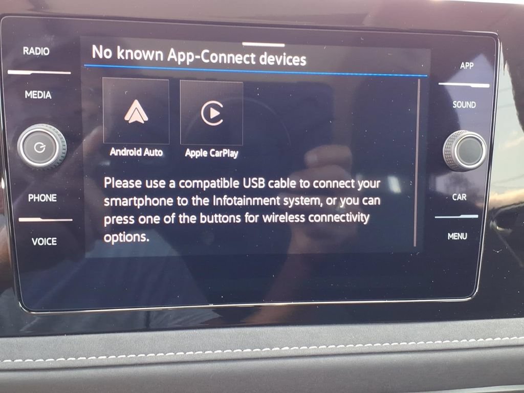 Certified 2025 Volkswagen Taos SE AWD/4WD image 16