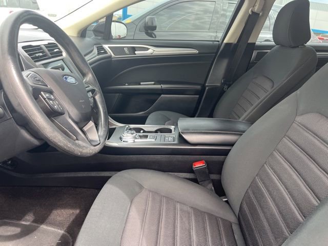 Used 2020 Ford Fusion SE image 9