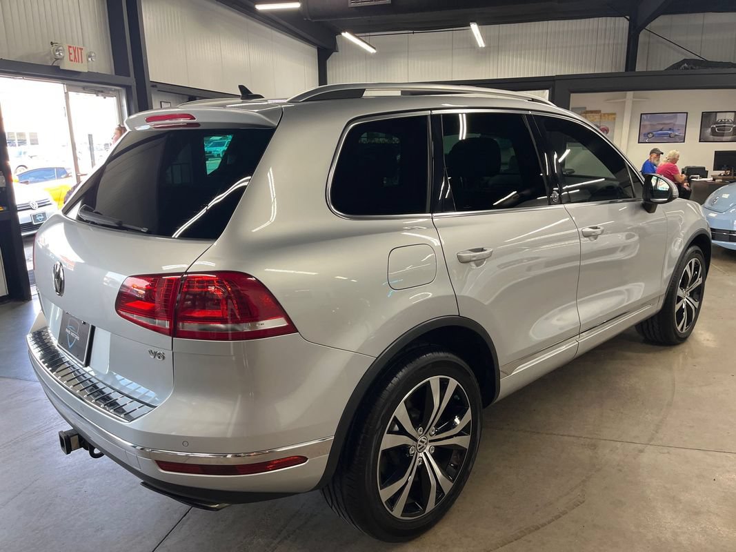 Used 2017 Volkswagen Touareg Wolfsburg Edition AWD/4WD image 15