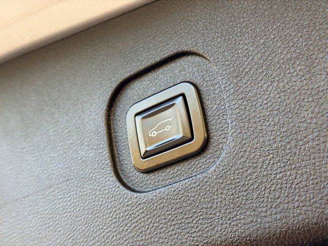 Used 2017 Chevrolet Equinox LT w/ Convenience Package image 26