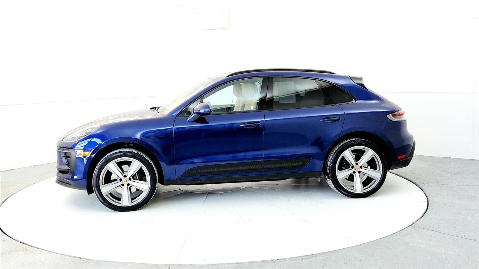 Used 2024 Porsche Macan Turbo image 3
