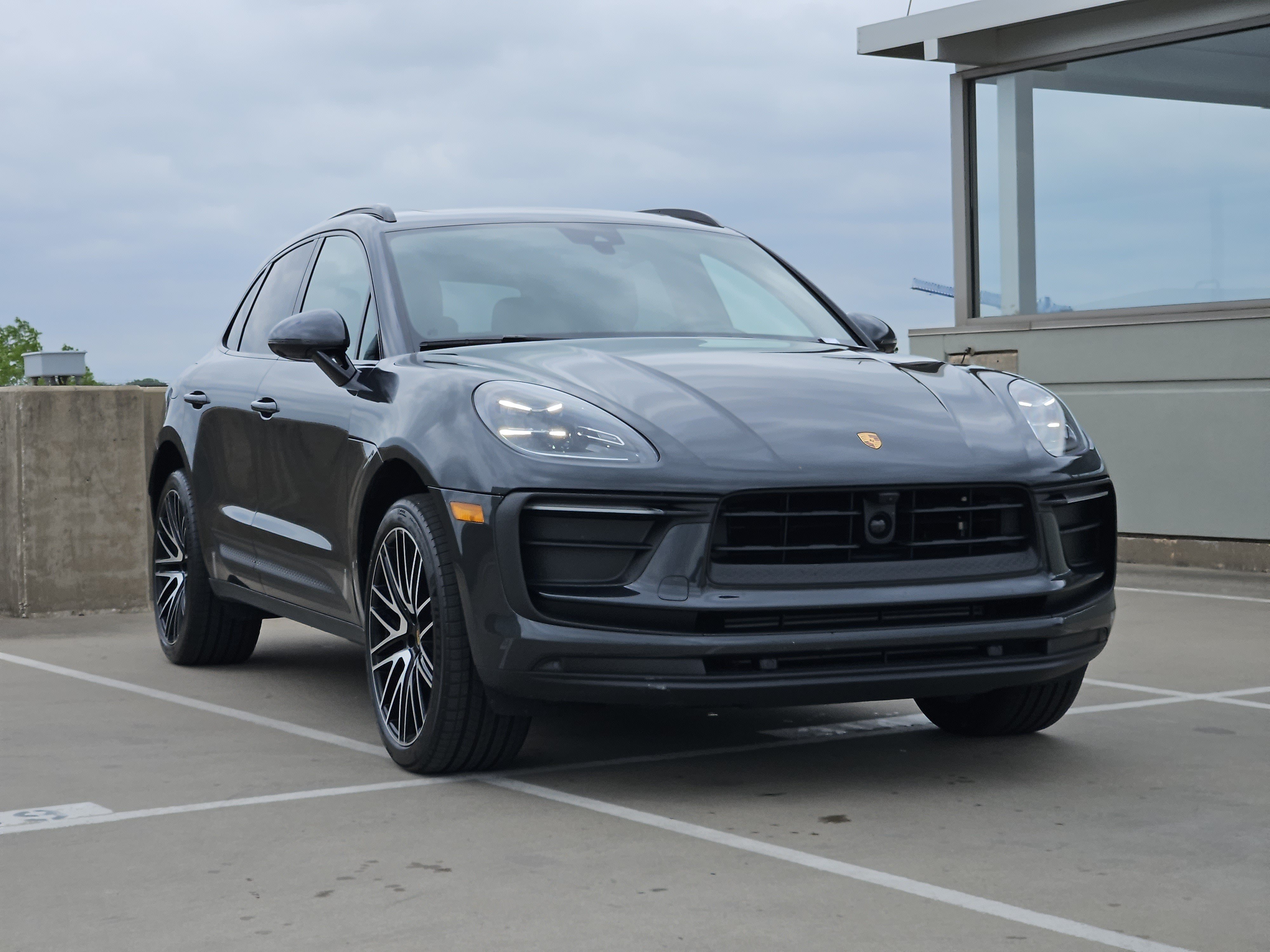 Certified 2026 Porsche Macan AWD/4WD image 10