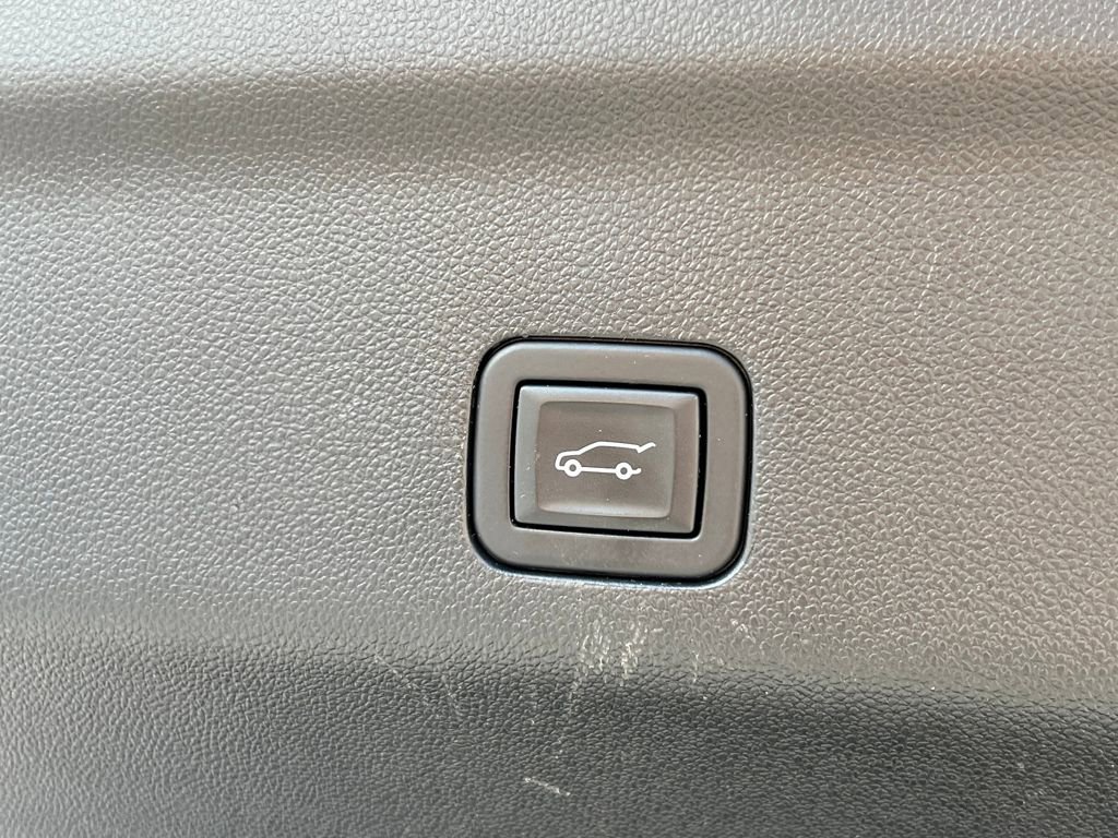 Used 2024 Chevrolet Suburban LT image 19