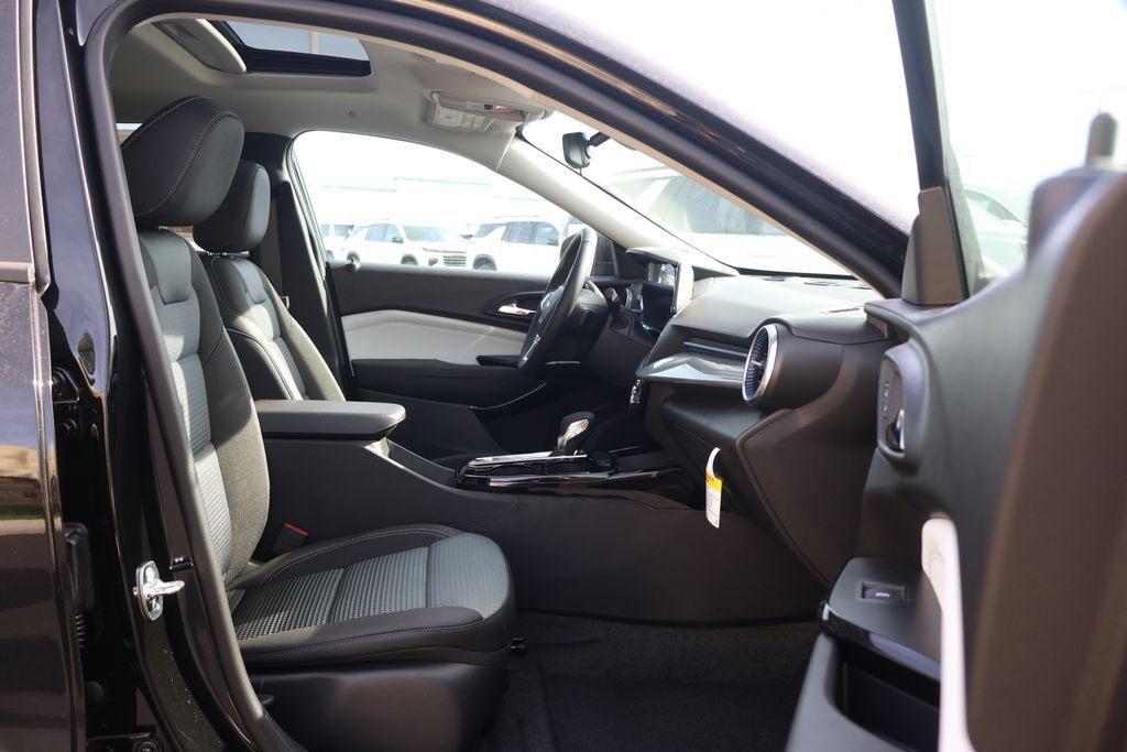 New 2026 Chevrolet Trax LT w/ Sunroof Package FWD image 43