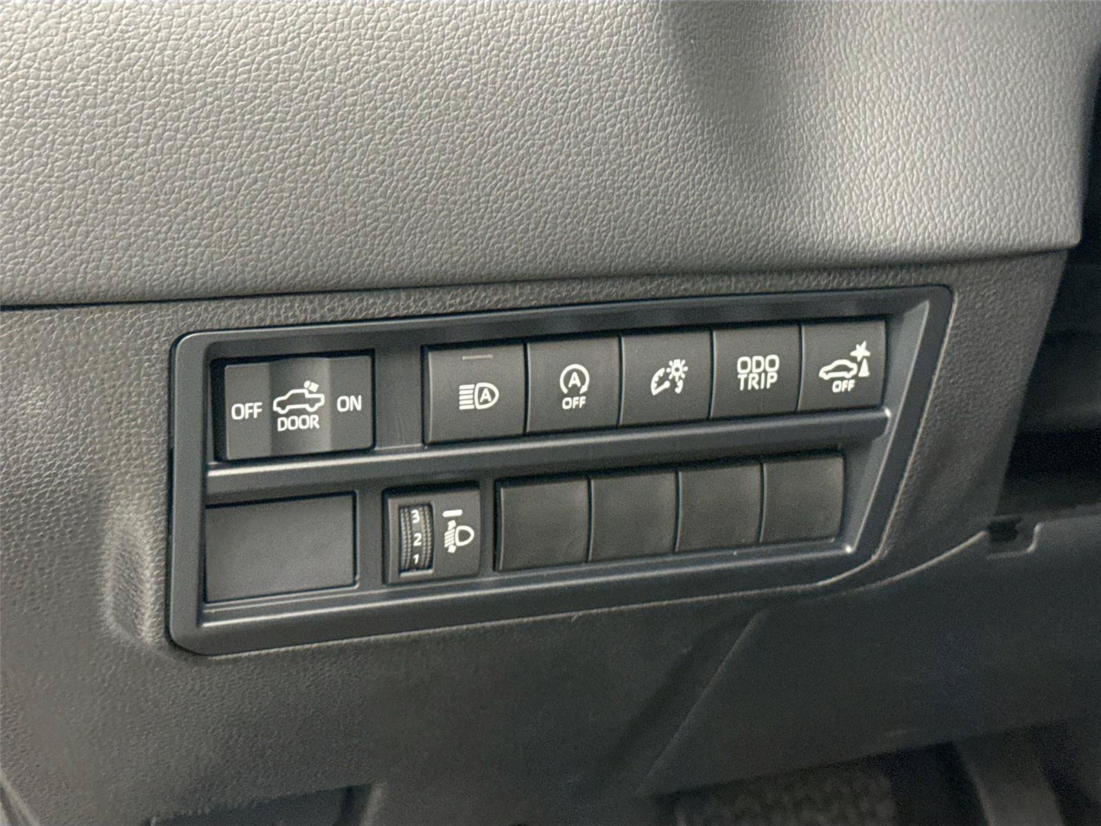 Used 2024 Toyota Tundra Limited AWD/4WD image 16