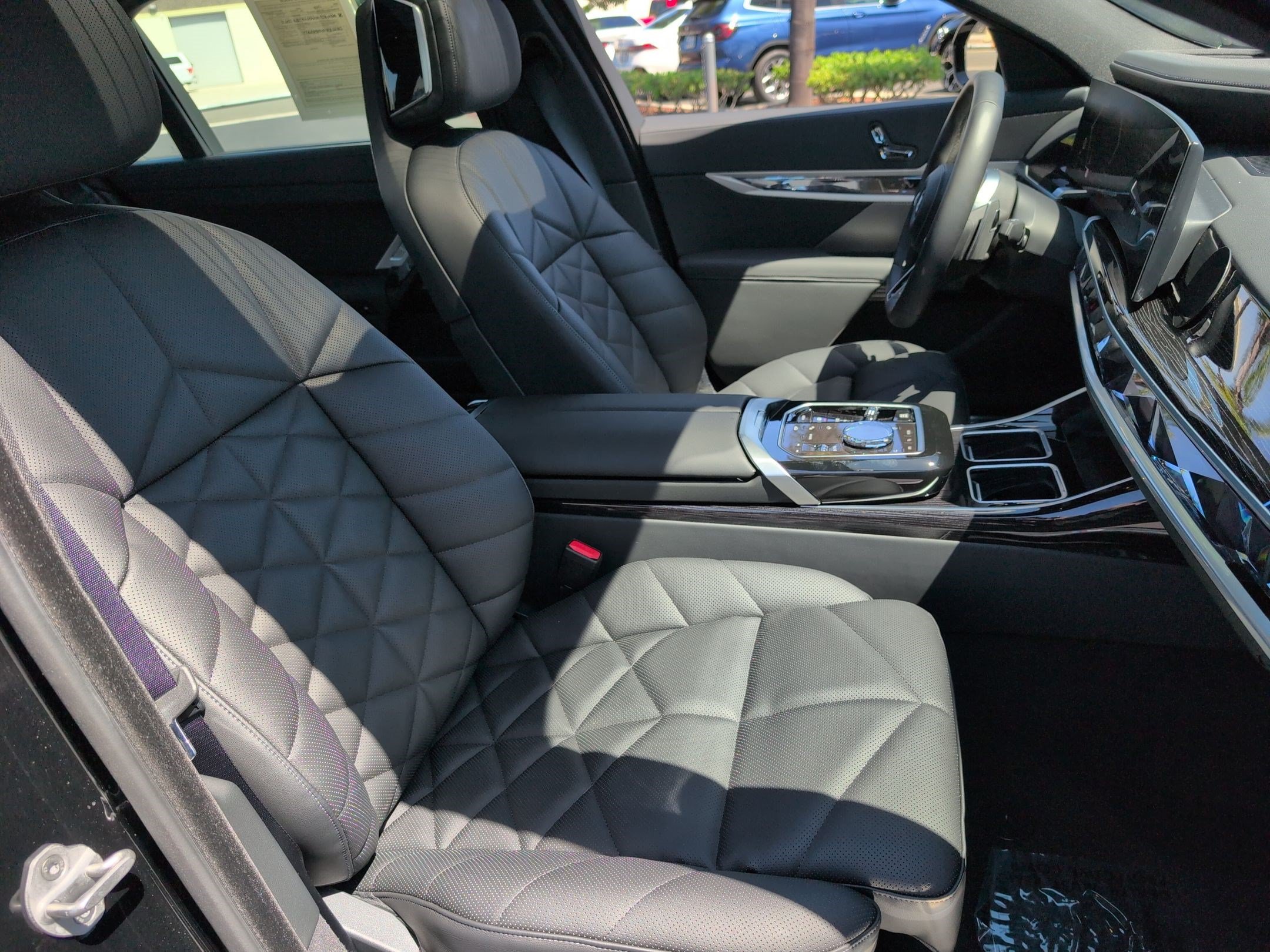 Used 2026 BMW 740i w/ Premium Package RWD image 32
