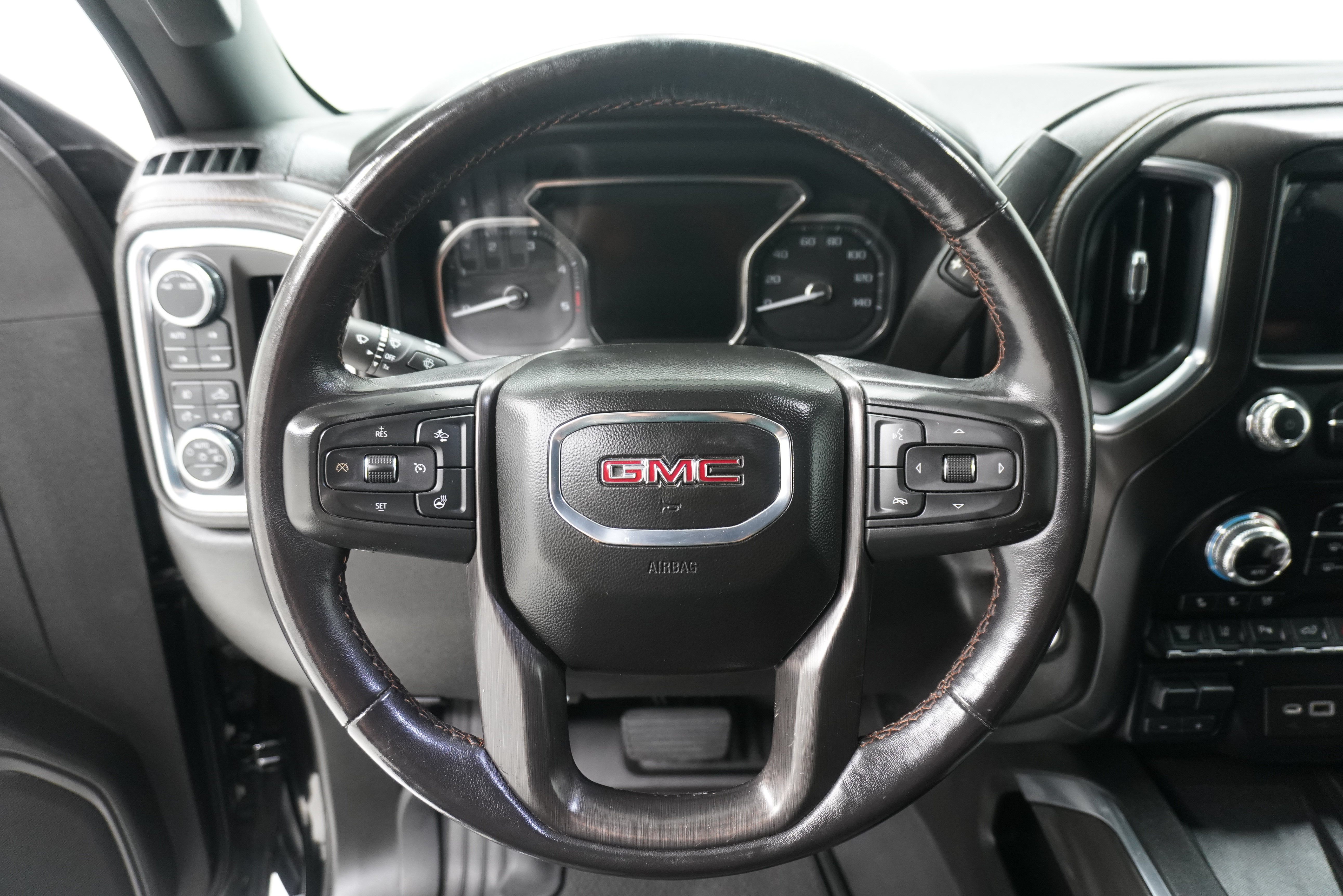 Used 2022 GMC Sierra 2500 AT4 w/ AT4 Premium Plus Package AWD/4WD image 23