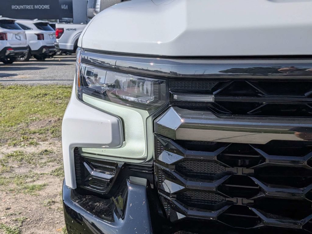 Used 2025 Chevrolet Silverado 1500 ZR2 w/ Technology Package AWD/4WD image 8