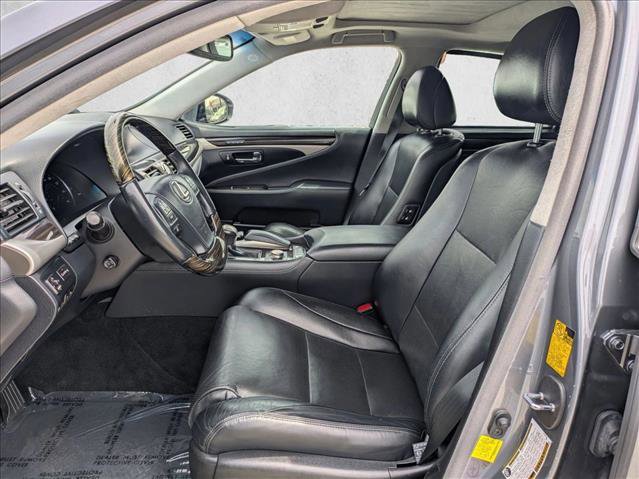 Used 2013 Lexus LS 460 w/ Ultra Luxury Pkg image 17