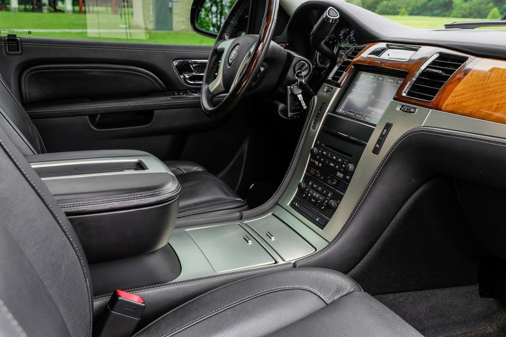 Used 2013 Cadillac Escalade Platinum AWD/4WD image 29