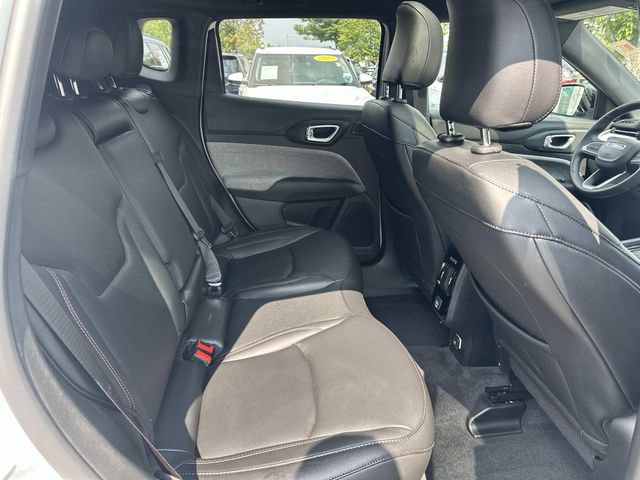 Used 2024 Jeep Compass Latitude w/ Sun and Sound Group AWD/4WD image 12