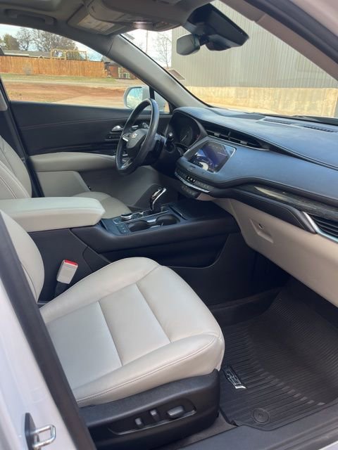 Used 2020 Cadillac XT4 Premium Luxury w/ Technology Package image 11