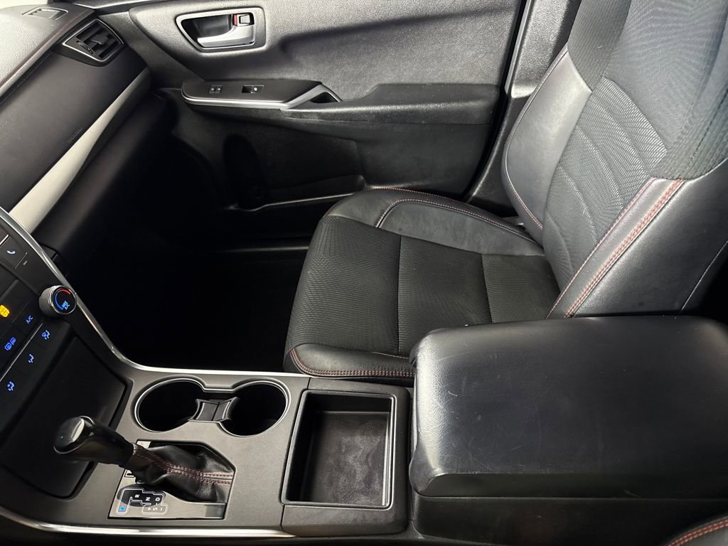 Used 2017 Toyota Camry SE image 16