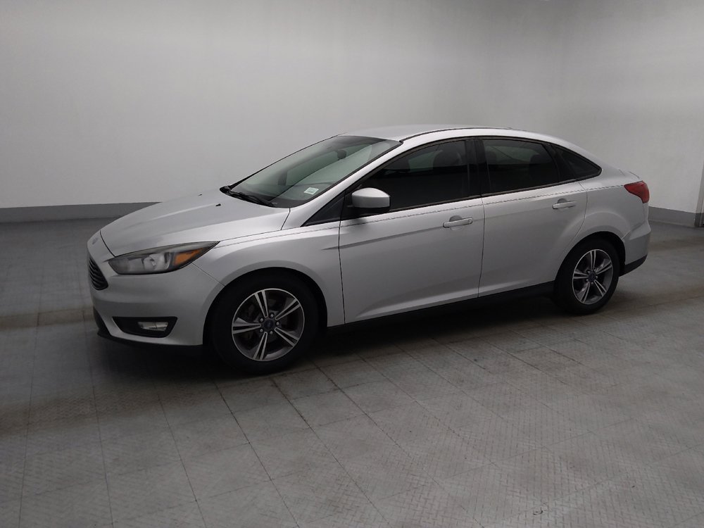Used 2018 Ford Focus SE w/ SE Appearance Package FWD image 2