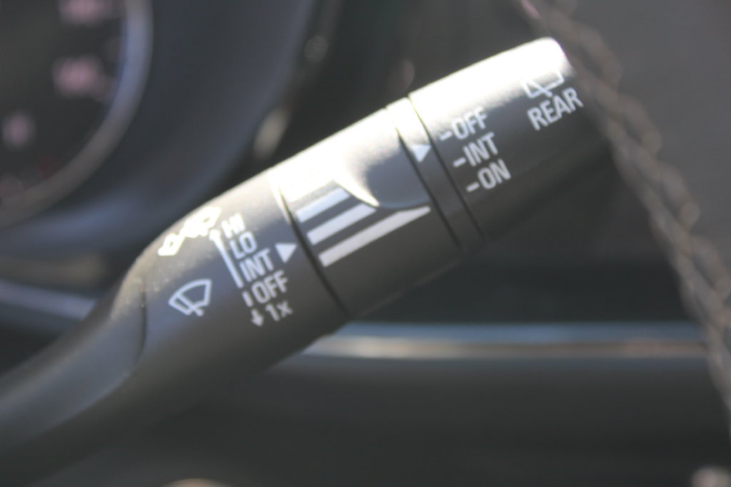 Used 2023 Buick Envision Essence w/ Sport Touring Package FWD image 17
