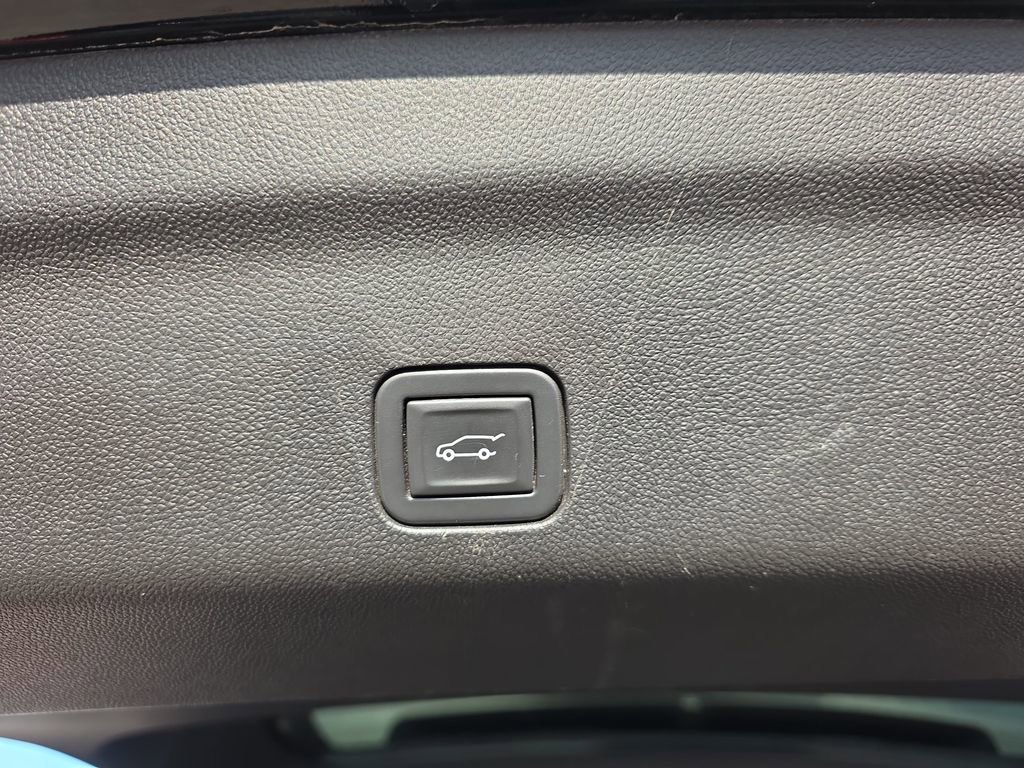 Used 2023 GMC Yukon XL Denali Ultimate image 14