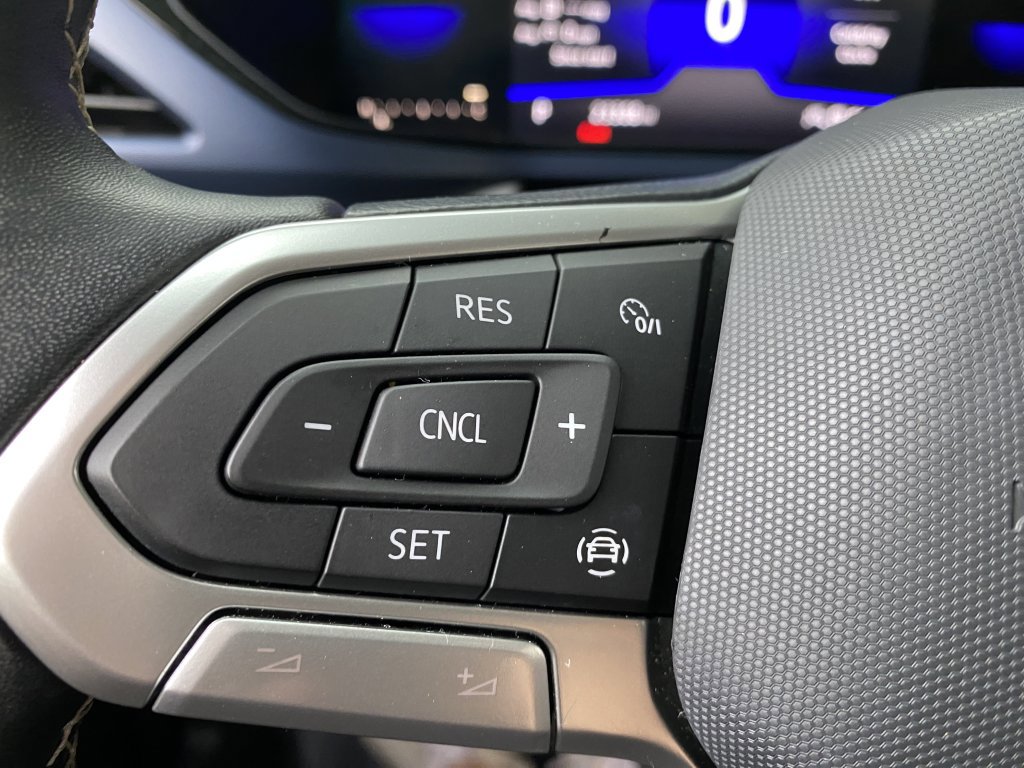 Used 2022 Volkswagen Taos SE w/ Panoramic Sunroof Package image 30