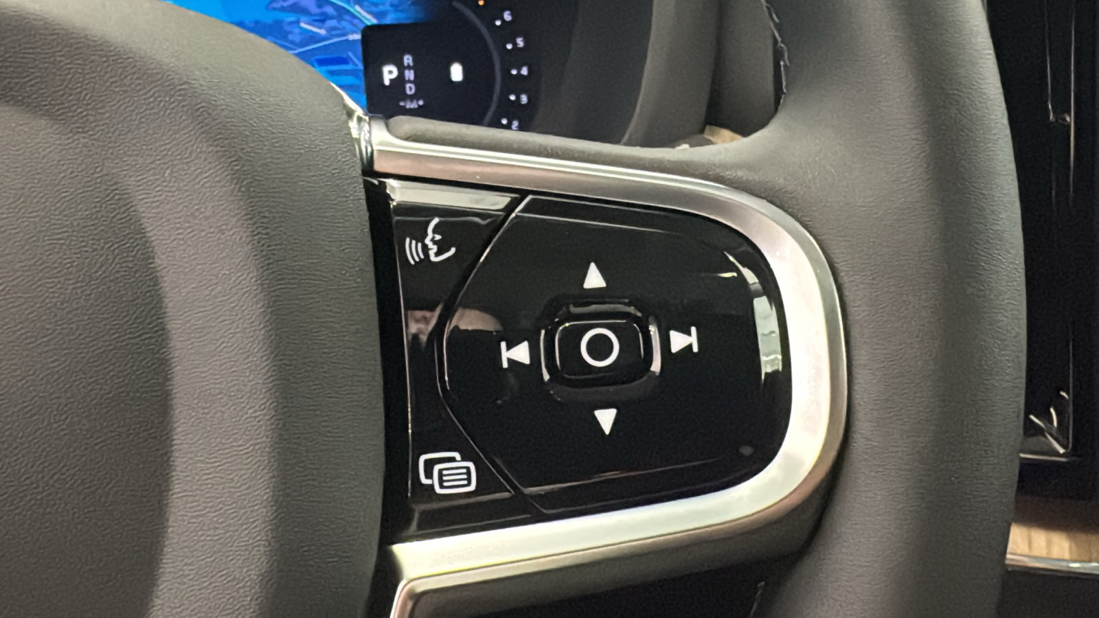 New 2027 Volvo XC60 B5 Plus AWD/4WD image 14