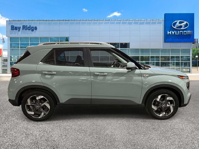 Used 2025 Hyundai Venue SEL FWD image 2