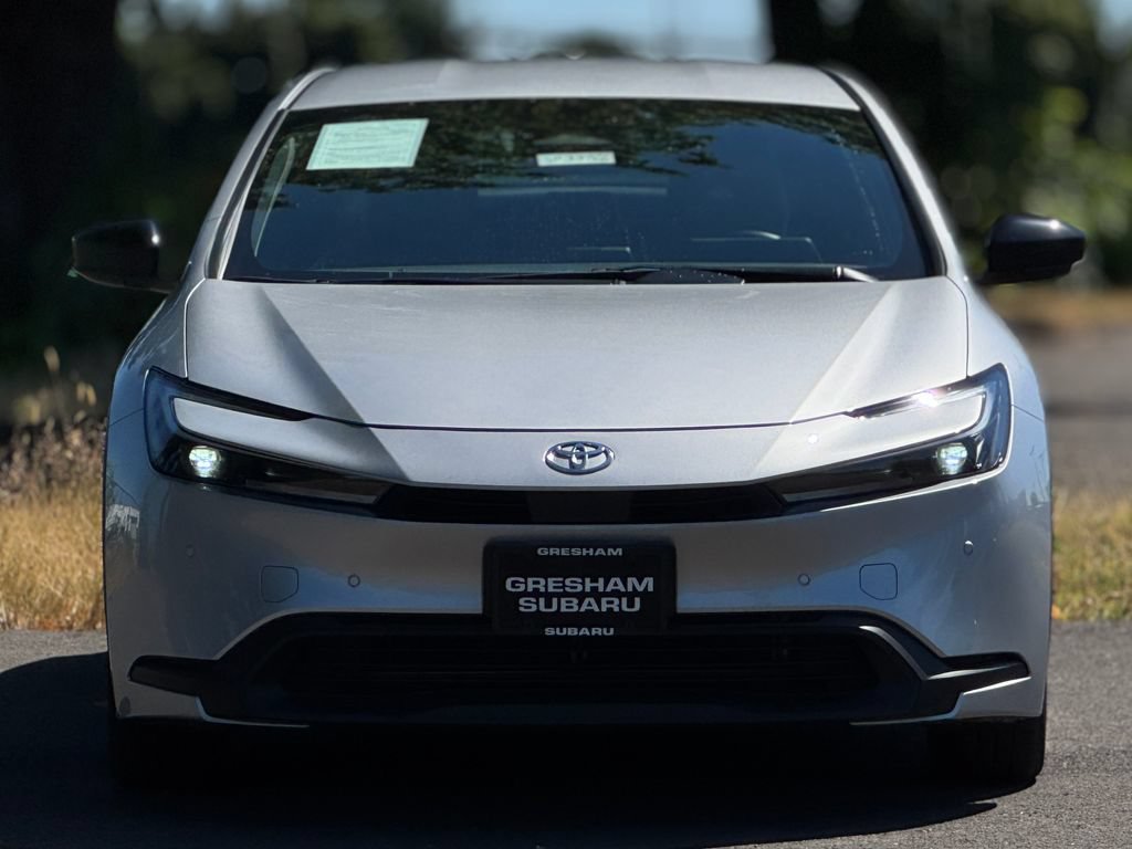 Used 2025 Toyota Prius LE AWD/4WD image 2