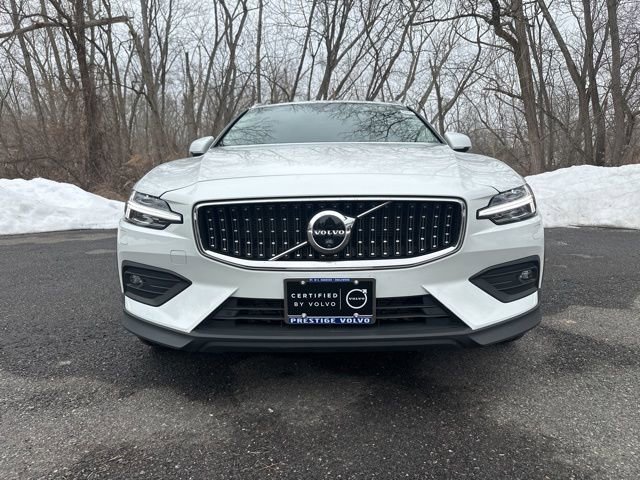 Certified 2025 Volvo V60 B5 Cross Country Plus image 2