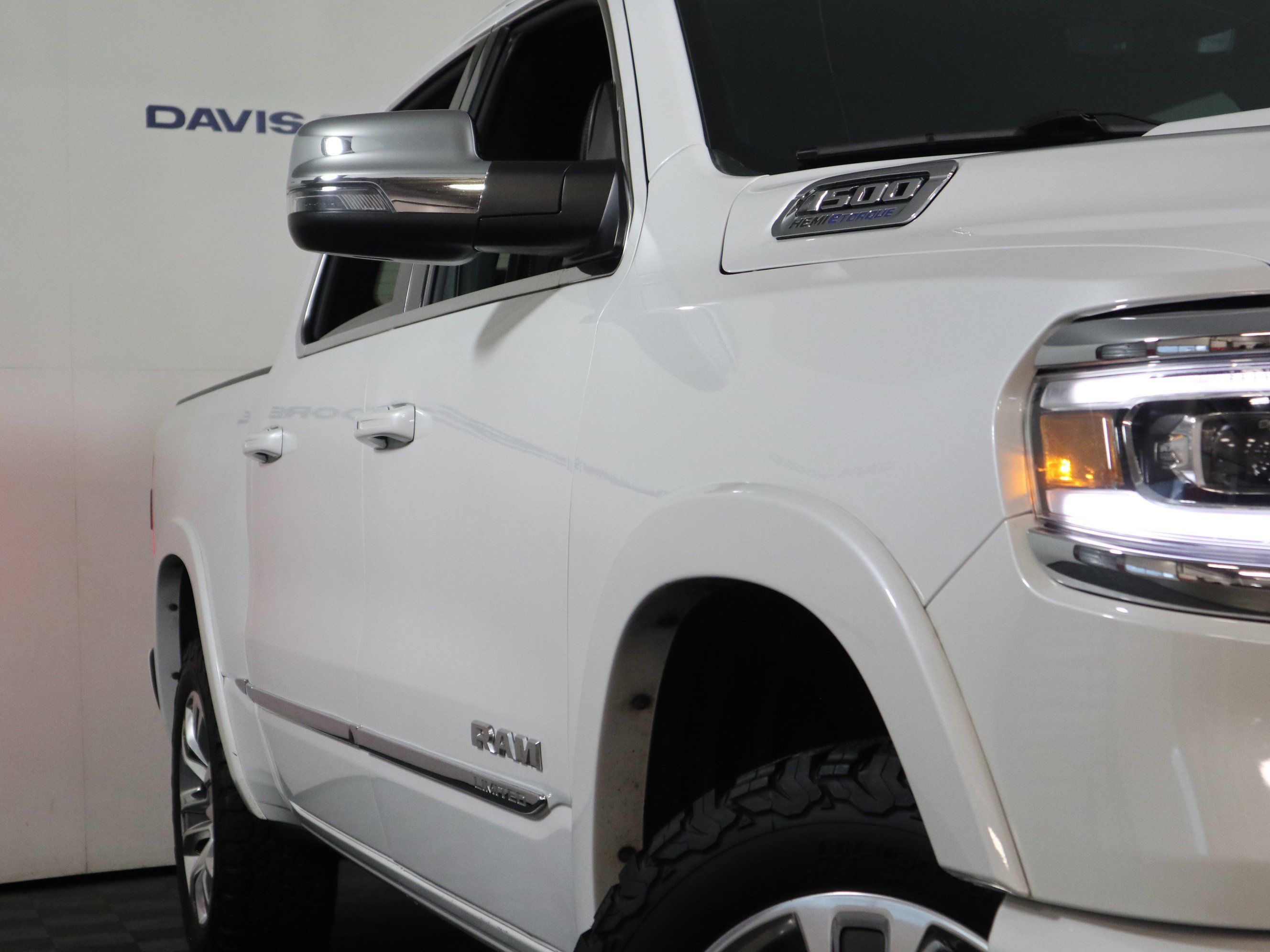 Used 2024 RAM 1500 Limited w/ Body Color Bumper Group image 3