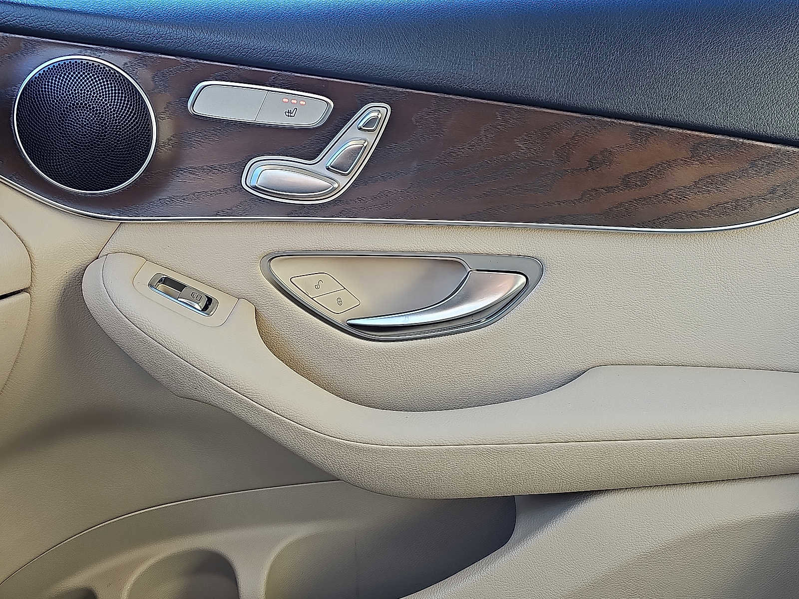 Used 2019 Mercedes-Benz GLC 350e 4MATIC image 14