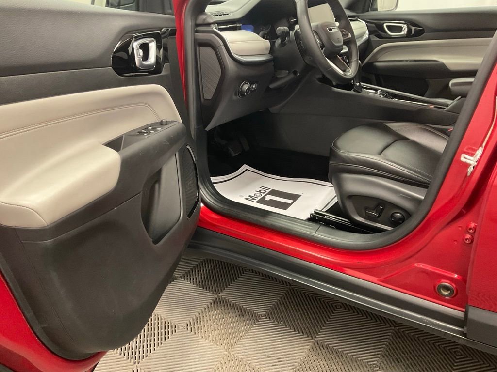 Used 2024 Jeep Compass Limited image 4