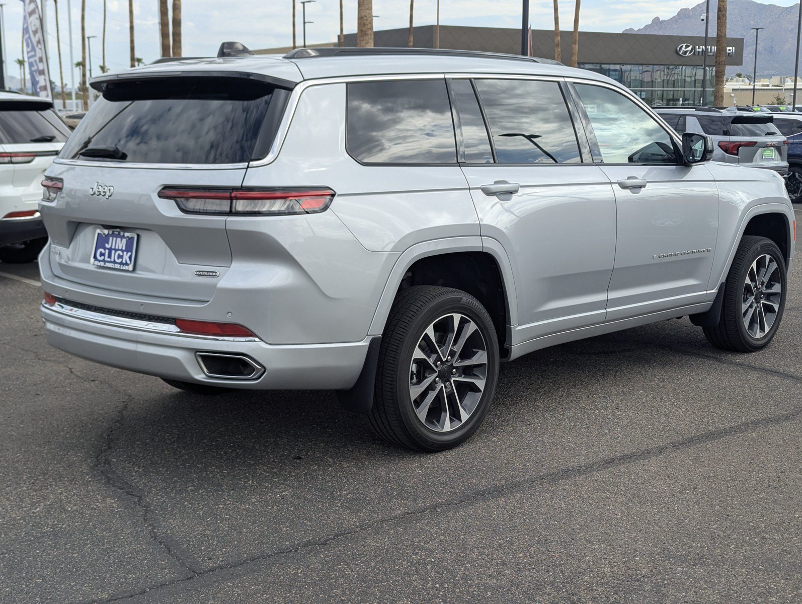 Certified 2025 Jeep Grand Cherokee L Overland w/ MOPAR Finishing Package AWD/4WD image 2
