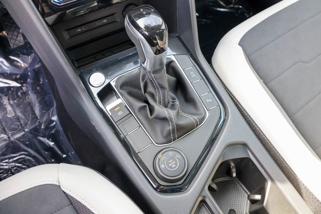 Used 2025 Volkswagen Taos SE image 25