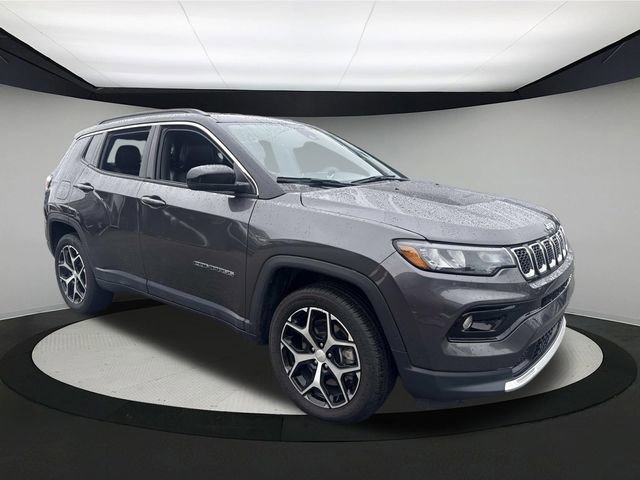 Used 2024 Jeep Compass Limited image 4