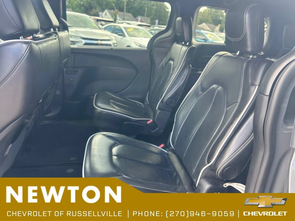 Used 2025 Chrysler Pacifica Limited FWD image 32