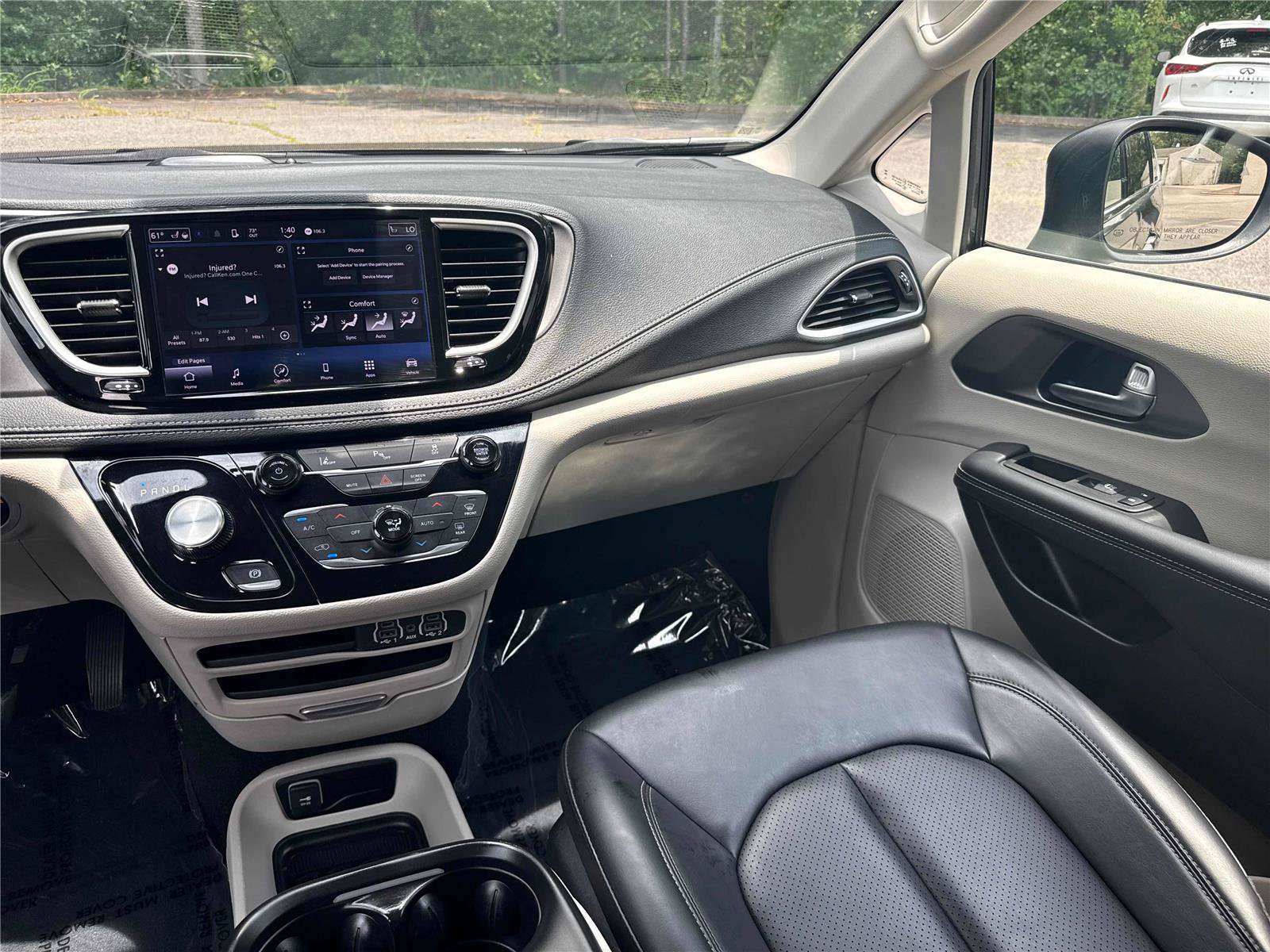 Used 2023 Chrysler Pacifica Touring-L FWD image 16