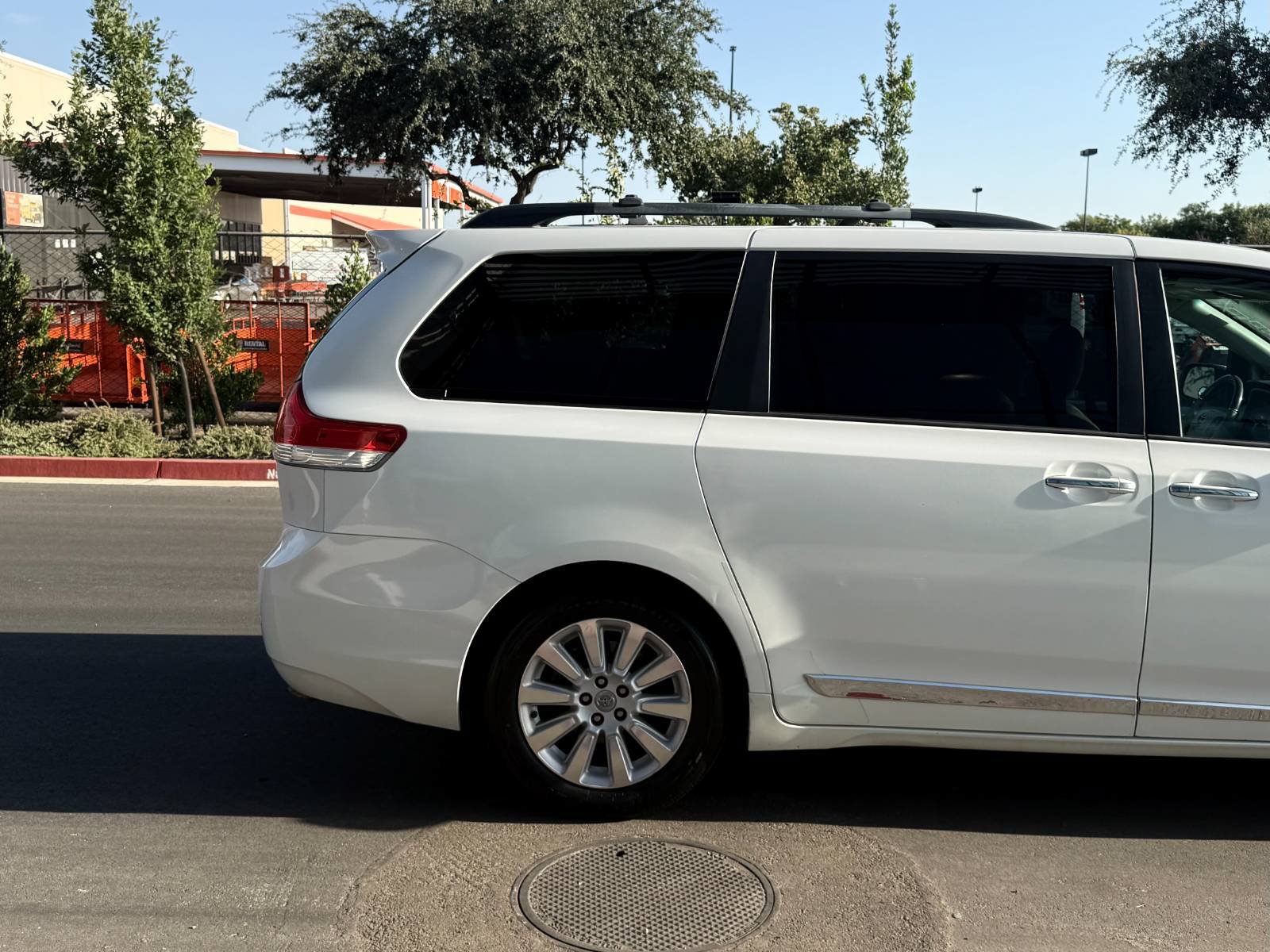 Used 2012 Toyota Sienna Limited w/ Premium Pkg FWD image 5